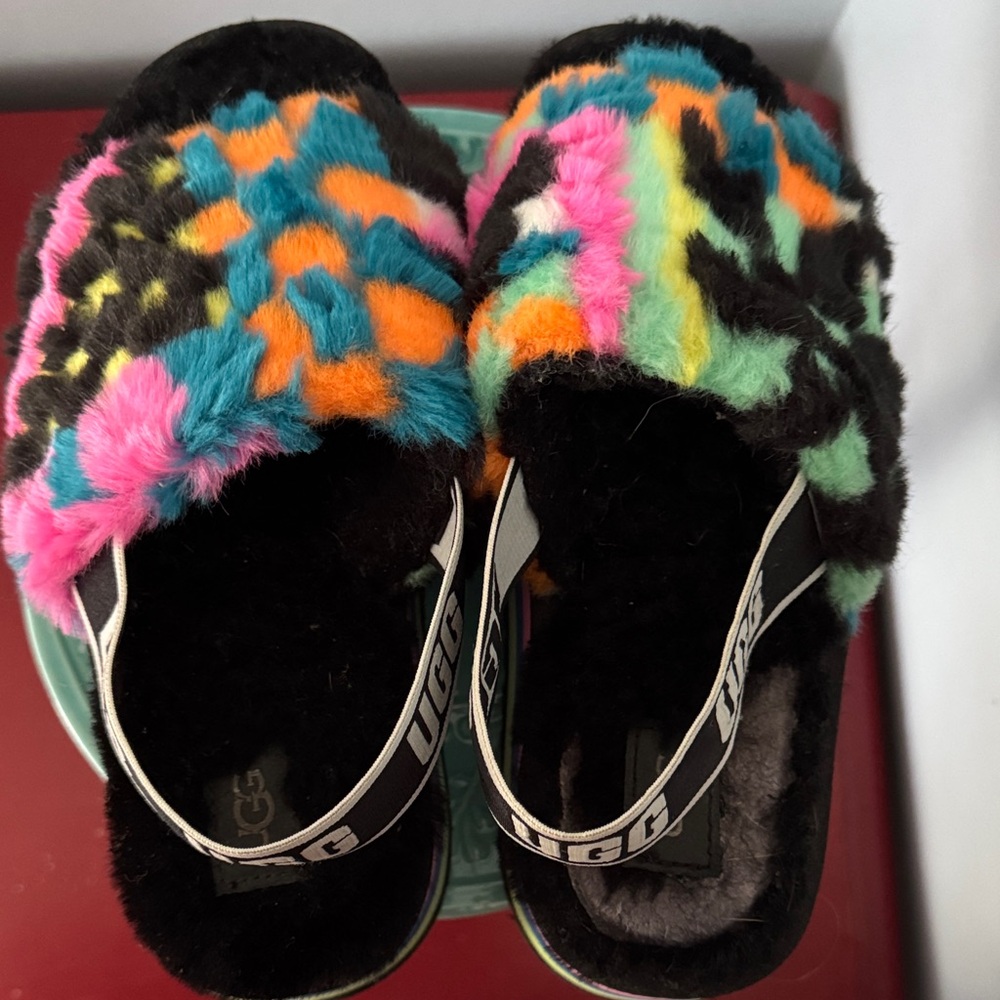 UGG Kids' Colorful Fluffy Slippers - Picture 5 of 7